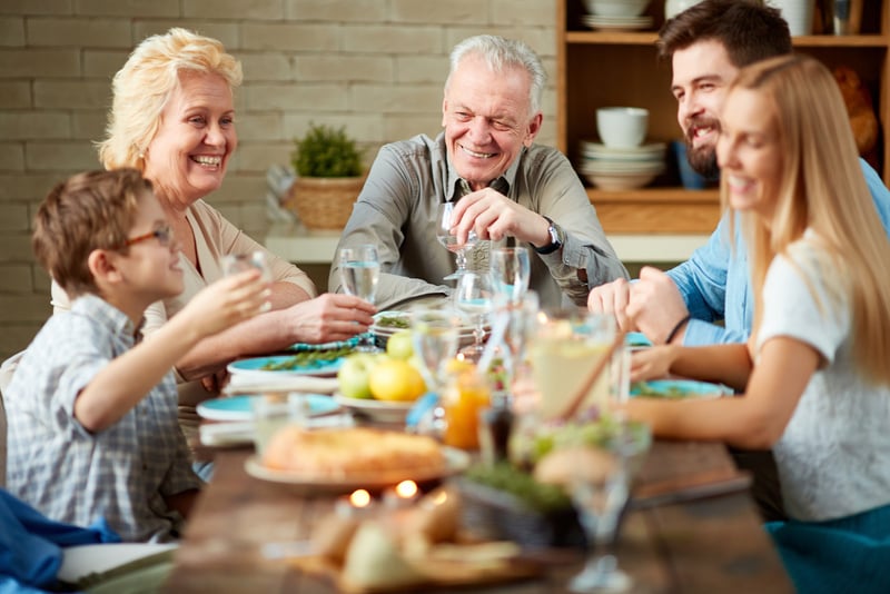 Extended family dinner